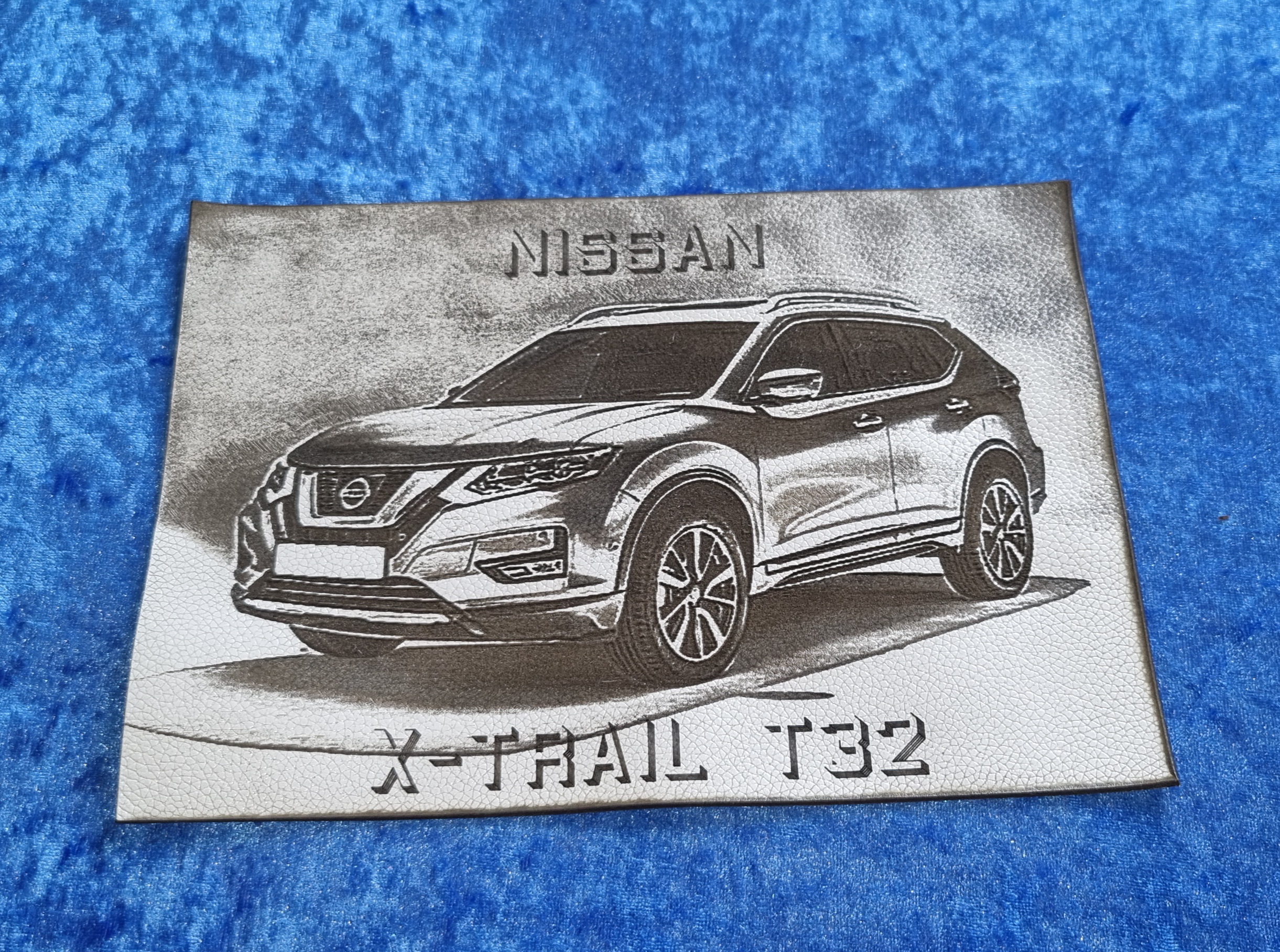 Auf einem Ledermousepad wirkt der X-Trail echt toll finde ich!